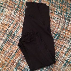 Black Lulu Capris